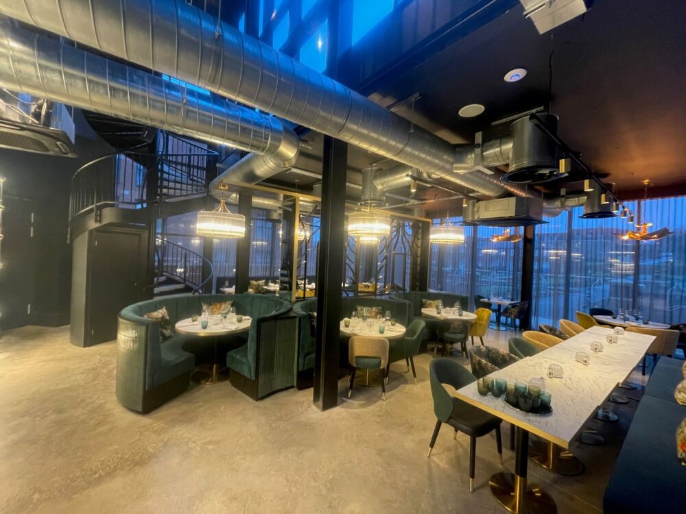 1 Ppot. Inside restaurant.jpg