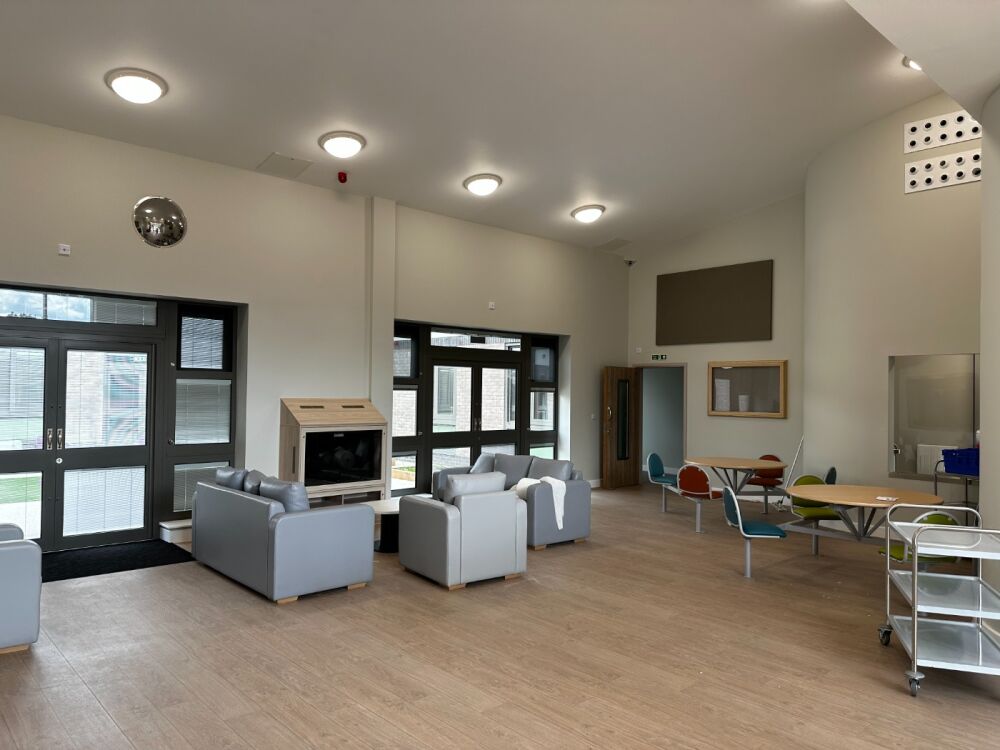 2. communal lounge.JPG