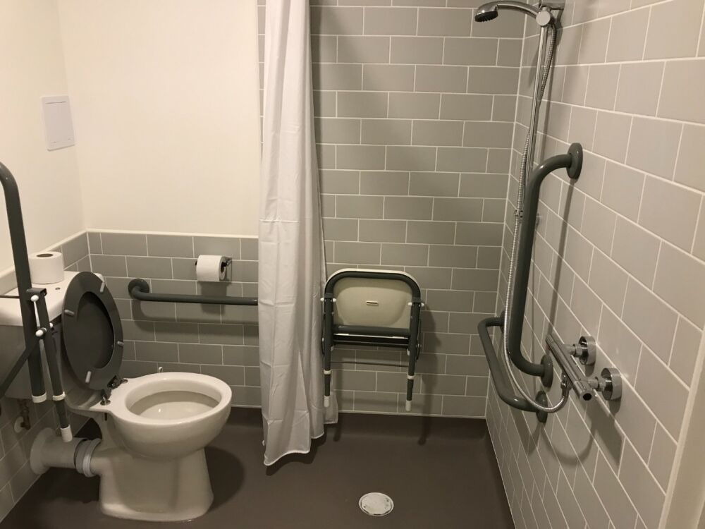 9. shower room.jpg