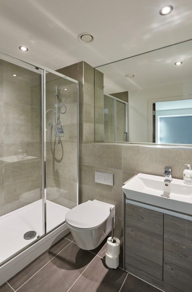 5. penthouse bathroom.jpg