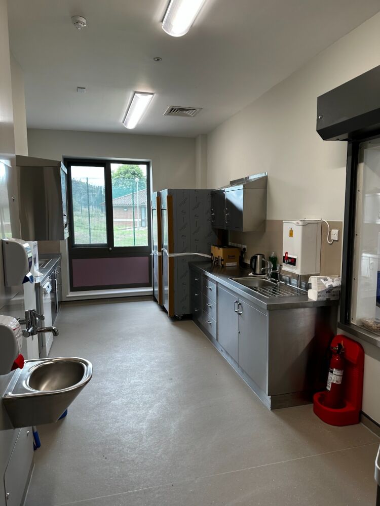 4. Kitchen.JPG